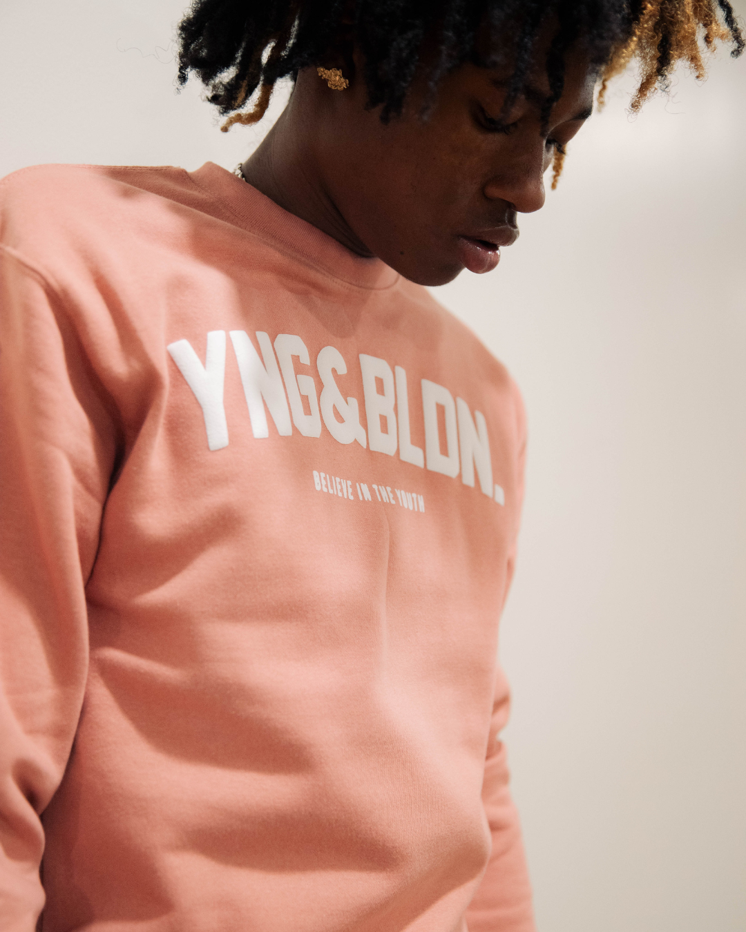 Discover elevated comfort and style with the YNG & BLDN ARCH Premium Crewneck Sweatshirt by Young and Building. Elevate your wardrobe with this high-quality, fashion-forward piece designed for the modern hustler. Upgrade your fashion game with the premium pullover in our dusty rose color with white puff print