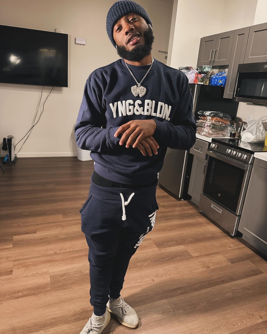 “YNG & BLDN. ARCH” PREMIUM CREW SWEATSUIT (Navy)